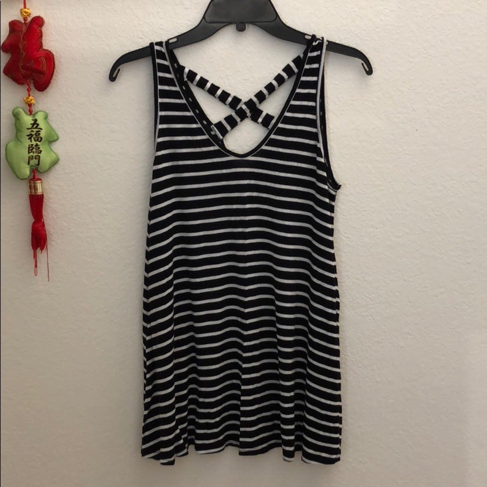 Long casual black and white shirt